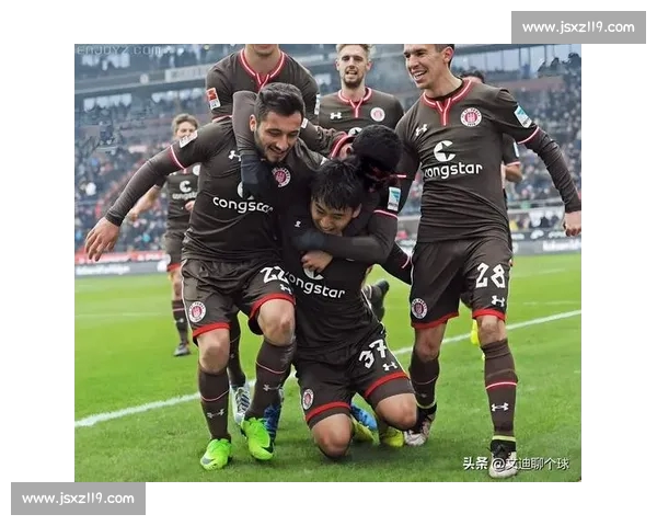 高清流畅足球赛事在线观看平台尽享全球精彩对决实时直播回放分析 - 副本 - 副本 (15) - 副本