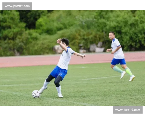 免费下载足球联赛APP体验精彩赛事实时比分随时掌握球队动态